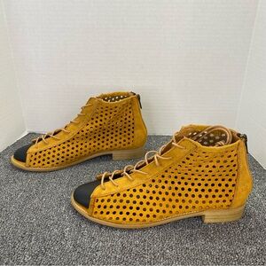 Musse & Cloud Aiden Sandals Women's 10 Suede Mustard Open Toe Lace-Up Perforated